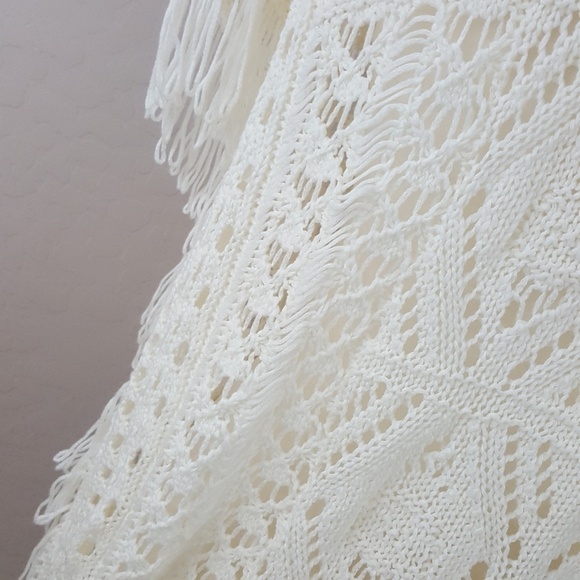 H&M - Cream Crochet‎ Poncho - Picture 4 of 5